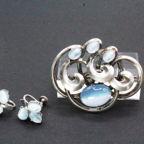 WRE Signed Sterling Silver Faux Moonstone Cabochon 40's Brooch Demi Set - Picture 3 of 11